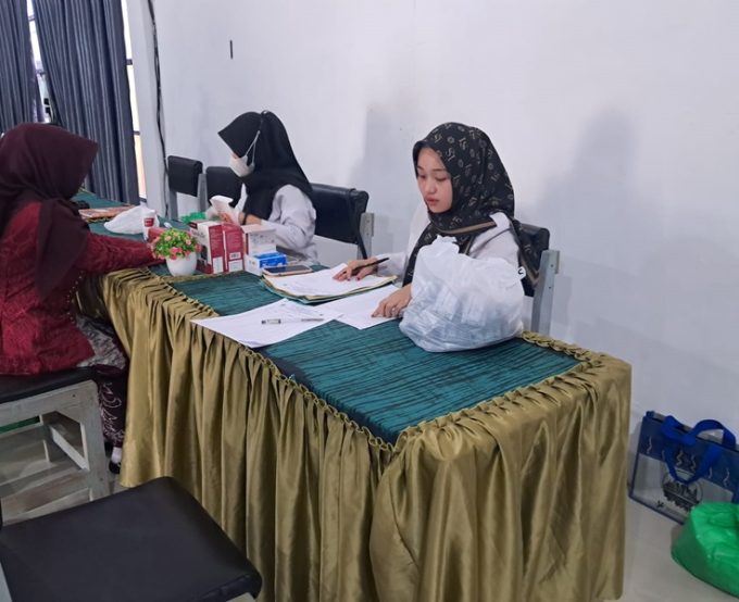 Puskesmas Batumandi Intensifkan Kesehatan Remaja Putri Melalui Pemeriksaan HB dan Pemberian TTD di SMK Negeri 1 Batumandi