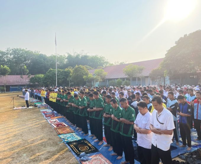 Sholat Hajat Arba’ Mustamir, Siswa SMKN 1 Batumandi Ikuti Doa Bersama